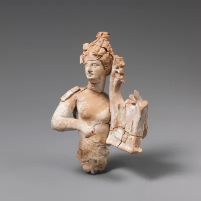 Fragmentary terracotta statuette of a woman with a kithara