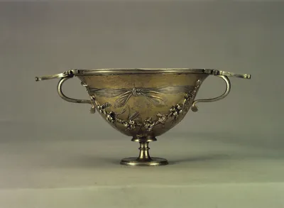 Fuβbecher (Skyphos mit Fruchtgirlande)