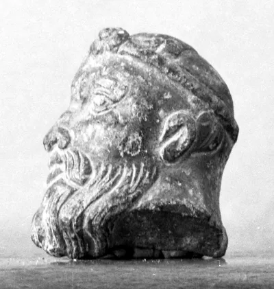 Attasche mit Silenskopf ?