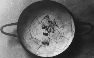 CUP, STEMLESS (ATHENIAN, RED-FIGURE)