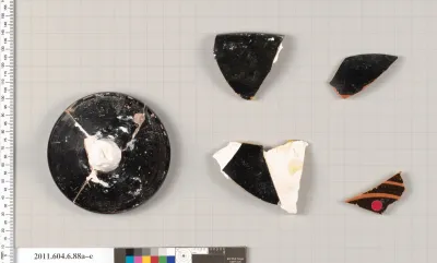 Terracotta fragments of a stemmed plate
