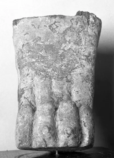 Untersatz in Form eines Löwenfusses