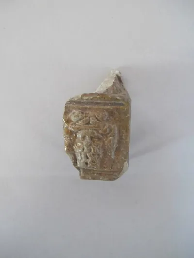 figurine  ; applique de vase