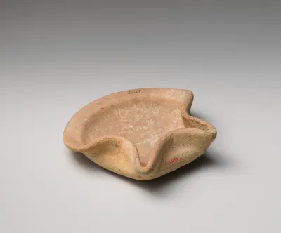 Terracotta saucer-shaped oil lamp