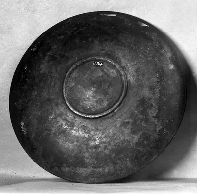 Größerer etwas vertiefter Teller