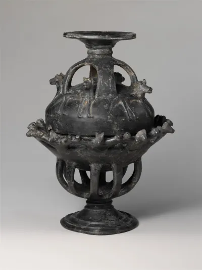 Terracotta pyxis (box with lid)