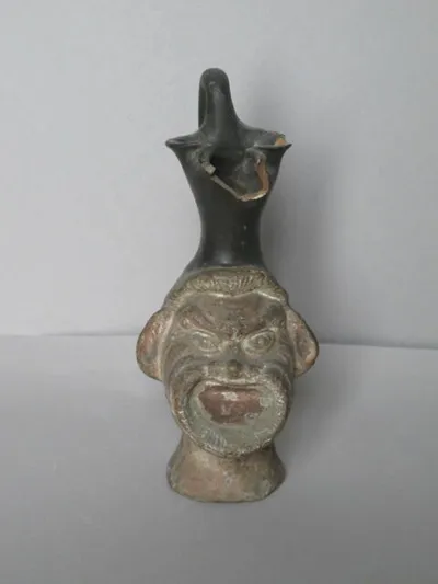 vase plastique ; œnochoé