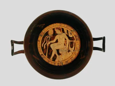 Schale [Komm.: Vgl. zwei Schalen im Museum in Chiusi. \\ Eine dritte mit nicht genau feststellbarer Inv.Nr. (vielleicht [18]62). \\ Standort : 2. Hauptsaal, 1. Vitrine, 2. Fach von unten, rechte vordere Ecke. (Okt. 1962)] (Etruskische Trinkschale)