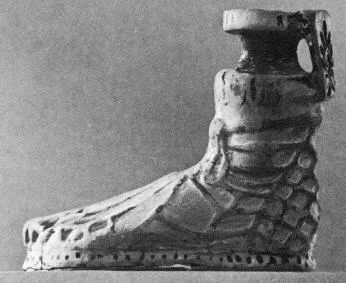 FIGURE VASE (UNCERTAIN)