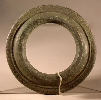 Standring eines Gefäßes, mit Eierstab