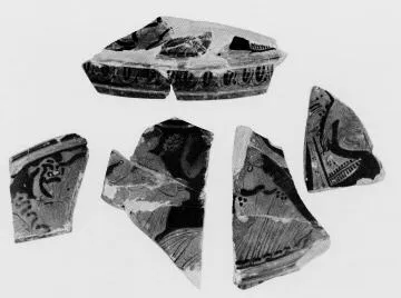 LEKANIS LID, FRAGMENTS (ATHENIAN, RED-FIGURE)