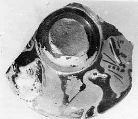 PYXIS LID, FRAGMENT (ATHENIAN, RED-FIGURE)