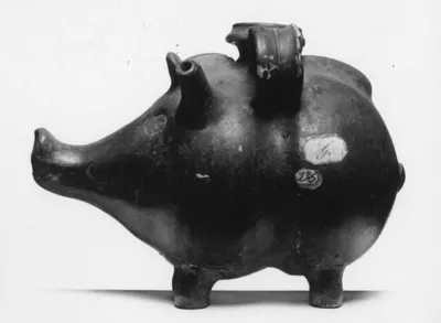 guttus ; vase plastique