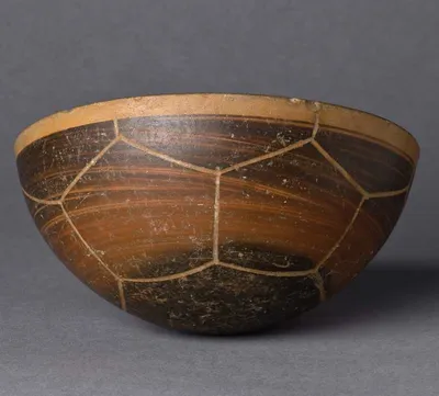 Pergamenischer halbkugeliger Becher, sog. Fußballbecher