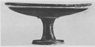 PLATE, STEMMED (SOUTH ITALIAN, APULIAN, RED-FIGURE)