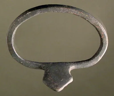 Henkel, zu einem Gefäß gehörig