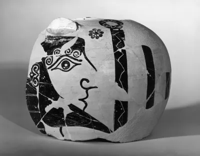 Fragment einer Oinochoe (Oinochoe, Fragment einer Kanne, Oinochoenfragment, Korinthische Kanne (Bruchstück))