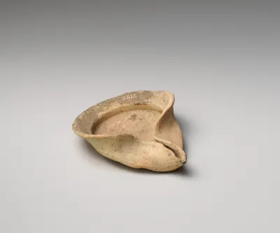 Terracotta saucer-shaped lamp