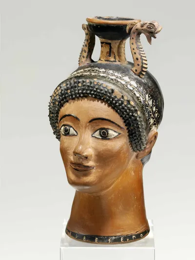 Kanne in Form eines Mänadenkopfes (Attischer Frauenkopf-Aryballos)