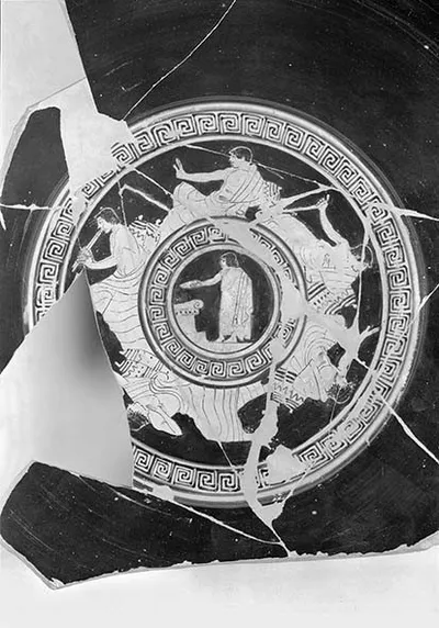 Schale (Attisch-rotfigurige Schale (stark fragmentiert))