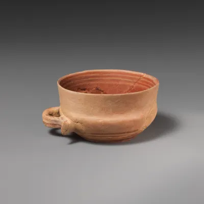 Terracotta lekane (dish)