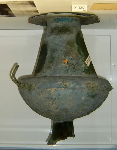 Aschenurne mit einem schon in alter Zeit abgebrochenen Henkel