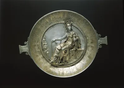Prachtschale, im Mittelbild Minerva (Athenaschale, Emblemschale mit Athena-/MInerva-Emblem)