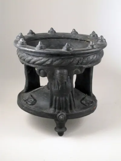 Bowl with tripod base