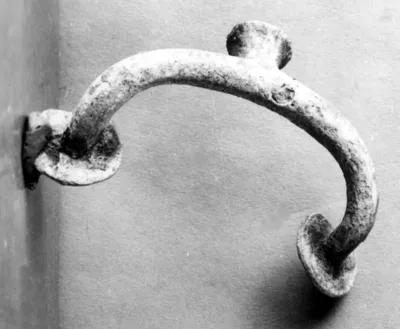 Gefäßhenkel (mit drei runden Ansätzen)