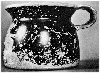 MUG (ATHENIAN, RED-FIGURE)