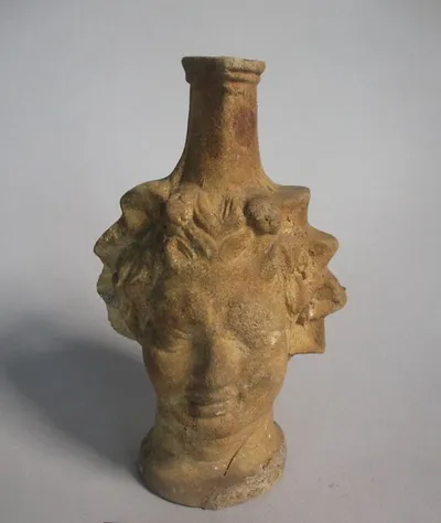 œnochoé ; vase plastique