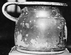 MUG (ATHENIAN, RED-FIGURE)