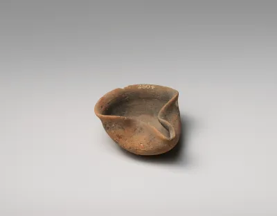 Terracotta saucer-shaped lamp
