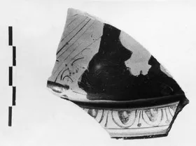 PYXIS LID, FRAGMENT (ATHENIAN, RED-FIGURE)