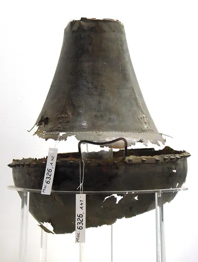 Stück (Unterteil) einer dickbauchigen Amphora (zusammen mit Misc. 6326, A 42)