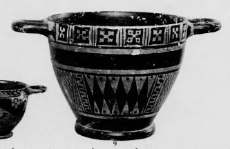 SKYPHOS (SOUTH ITALIAN, APULIAN, RED-FIGURE)