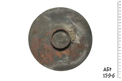 Teller mit kleinem erhöhten Fuß