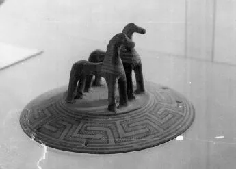 PYXIS LID (ATHENIAN GEOMETRIC)