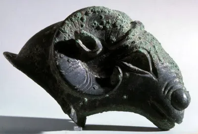 Becken (Archaisches Becken mit vier Widderköpfen)