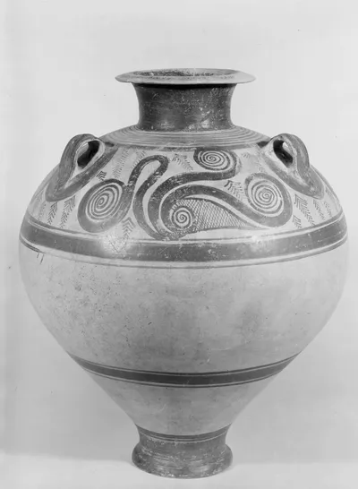 Groβes bauchiges Gefäβ mit 3 Henkeln (Dreihenkliges, mykenisches Gefäβ, Mykenische Amphora mit drei Schlaufenhenkeln mit Nautilus-Schnecken und Schlangen- oder Polypenarmen)