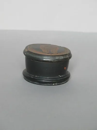 pyxis avec couvercle