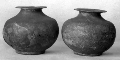 Henkelloser, bauchiger Krug