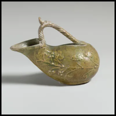 Terracotta askos (flask with a spout and handle over the top)