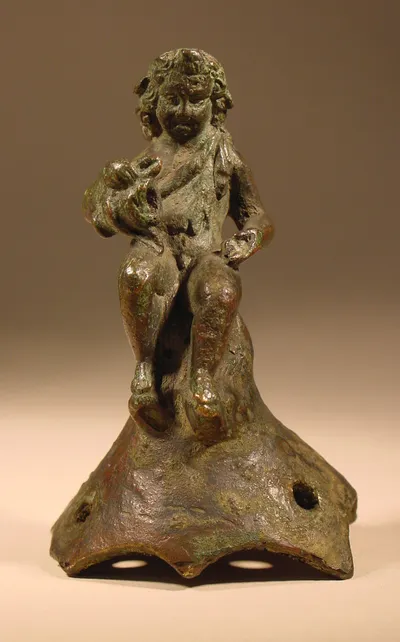 Knabe auf Gefäβfragment (Geräteteil, vermutlich Jochaufsatz (oder Kummetaufsatz): Bacchus als Knabe)