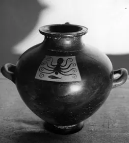 HYDRIA (ATHENIAN, BLACK-FIGURE)