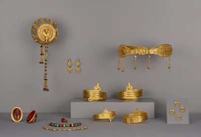 Collection of Ptolemaic Jewelry (16)
