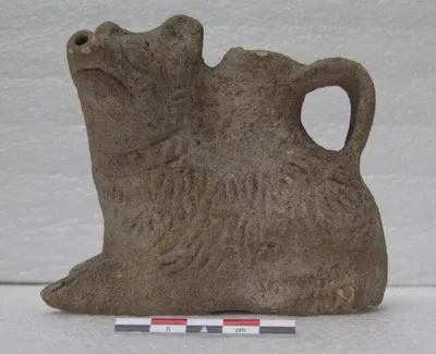 guttus ; vase plastique