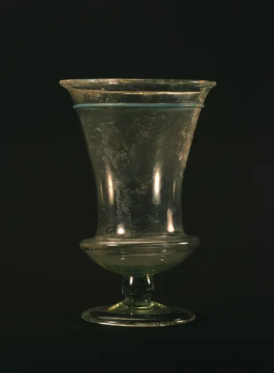 Fuβbecher (Kelchglas)