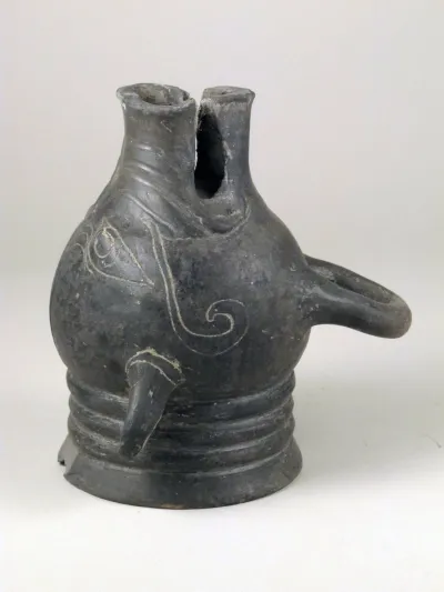 Cup in the form of a head of a pig