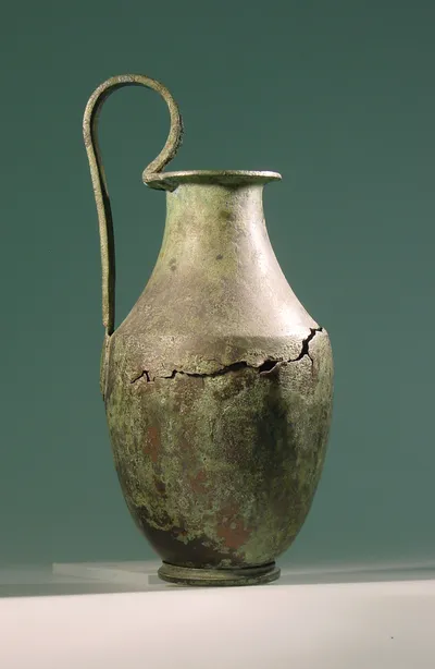 Einhenkliger, eckiger Krug